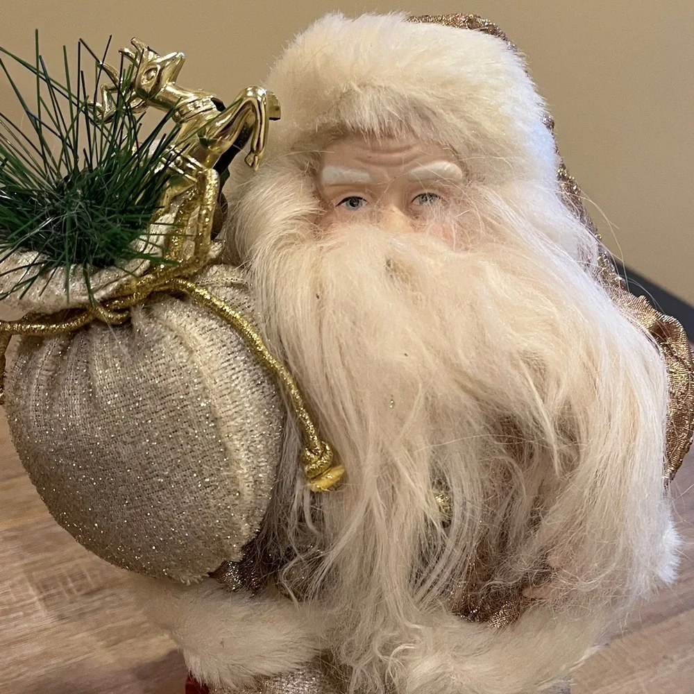 Santa Claus - Picture 2 of 12